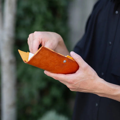 お札よりスリム、持ちやすさを追求した長財布｜LEAFLIC SLIM